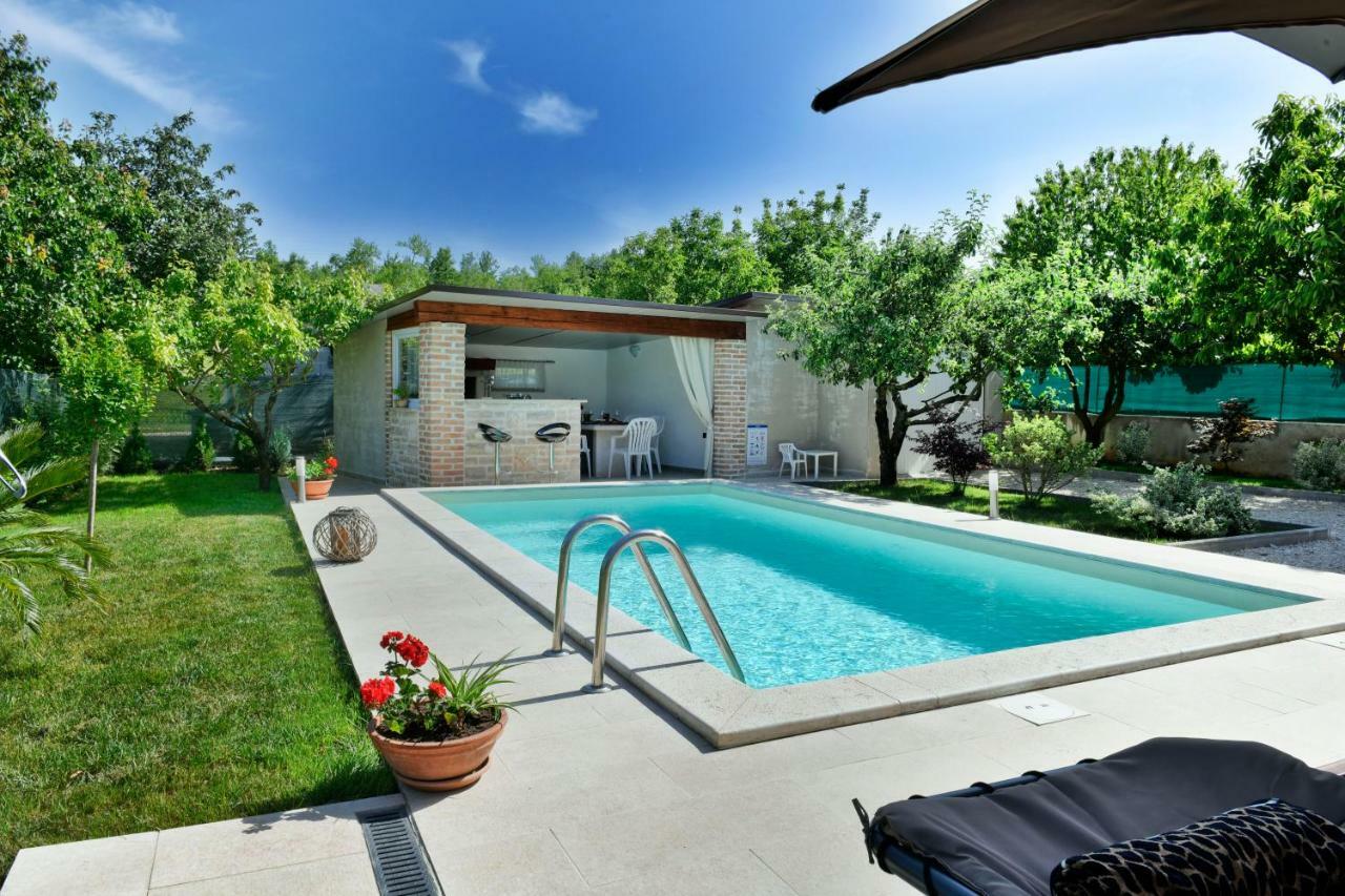 Villa Aromatica Vižinada Exteriör bild