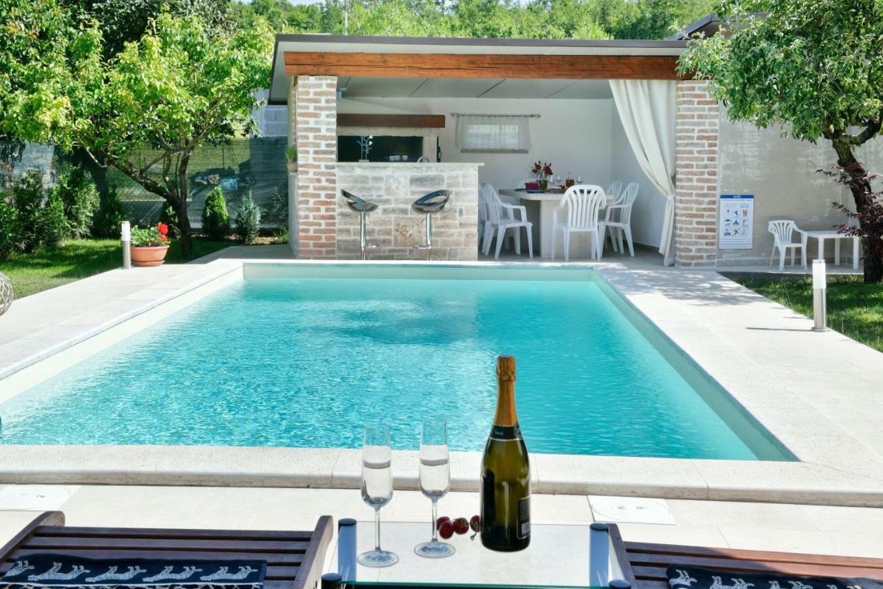 Villa Aromatica Vižinada Exteriör bild